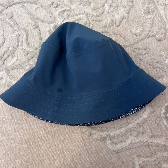 Lululemon Navy Patterned Bucket Hat - Picture 3 of 4